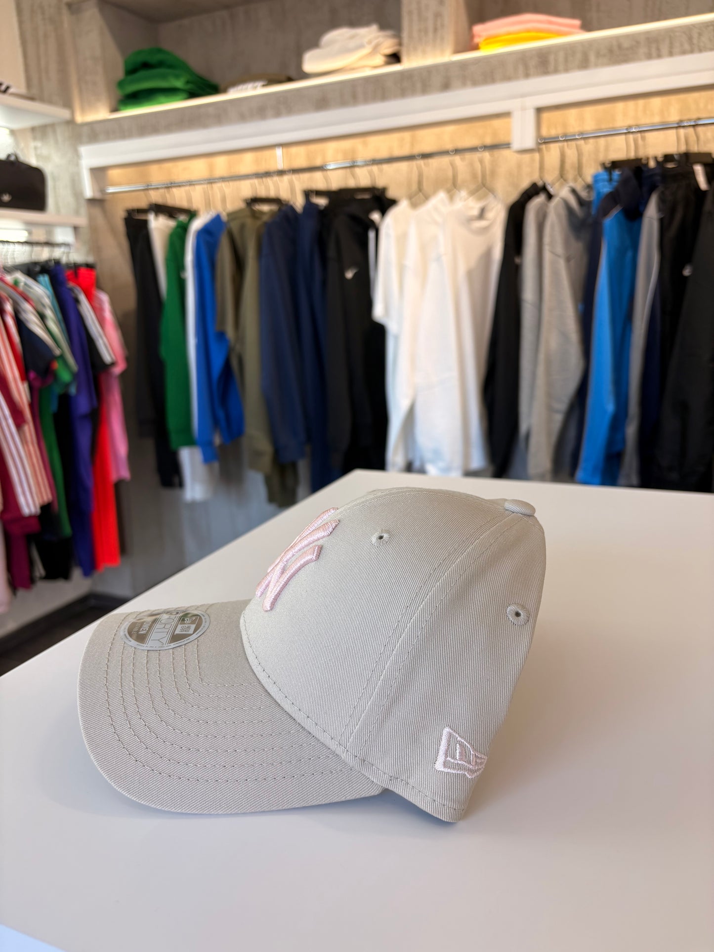 Cappello New Era logo rosa