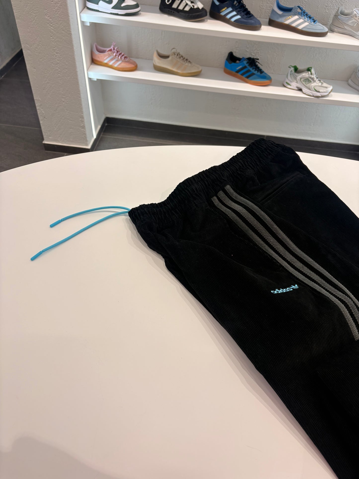 Pant velluto nero Adidas