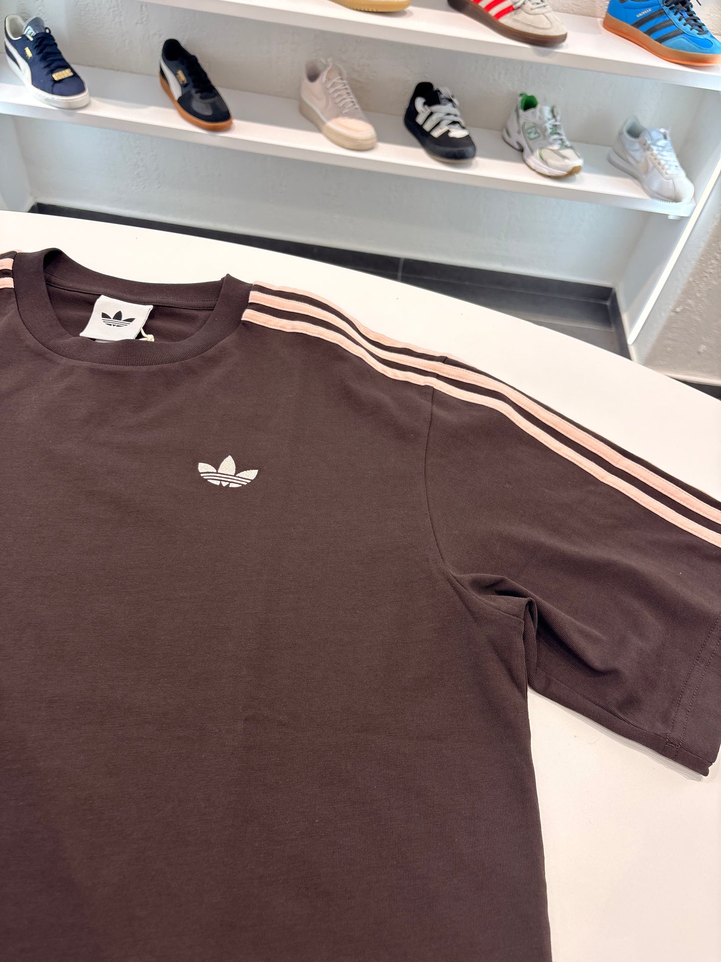 T-shirt Adidas brown pink