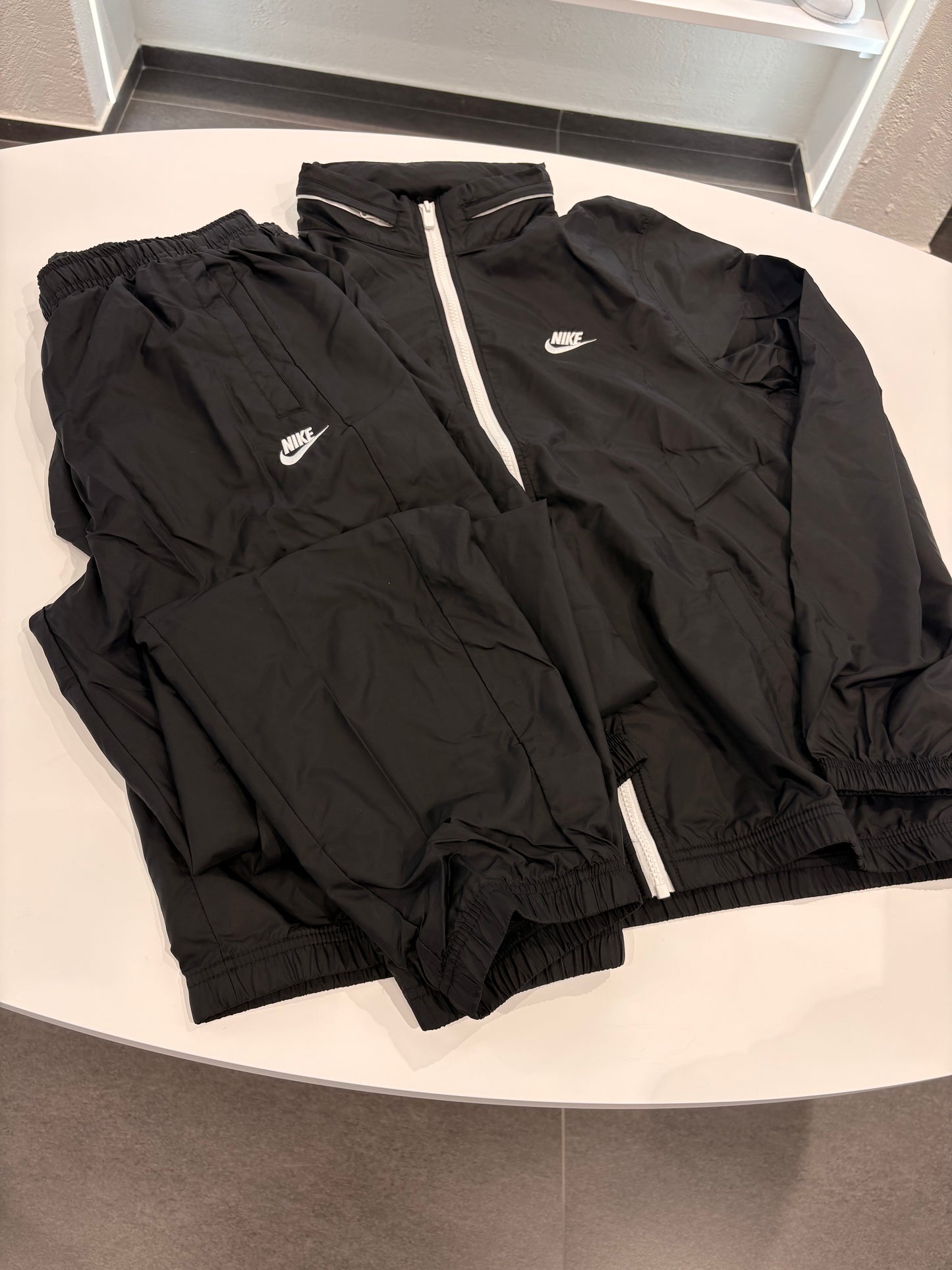Tuta Nike antivento TOTAL black
