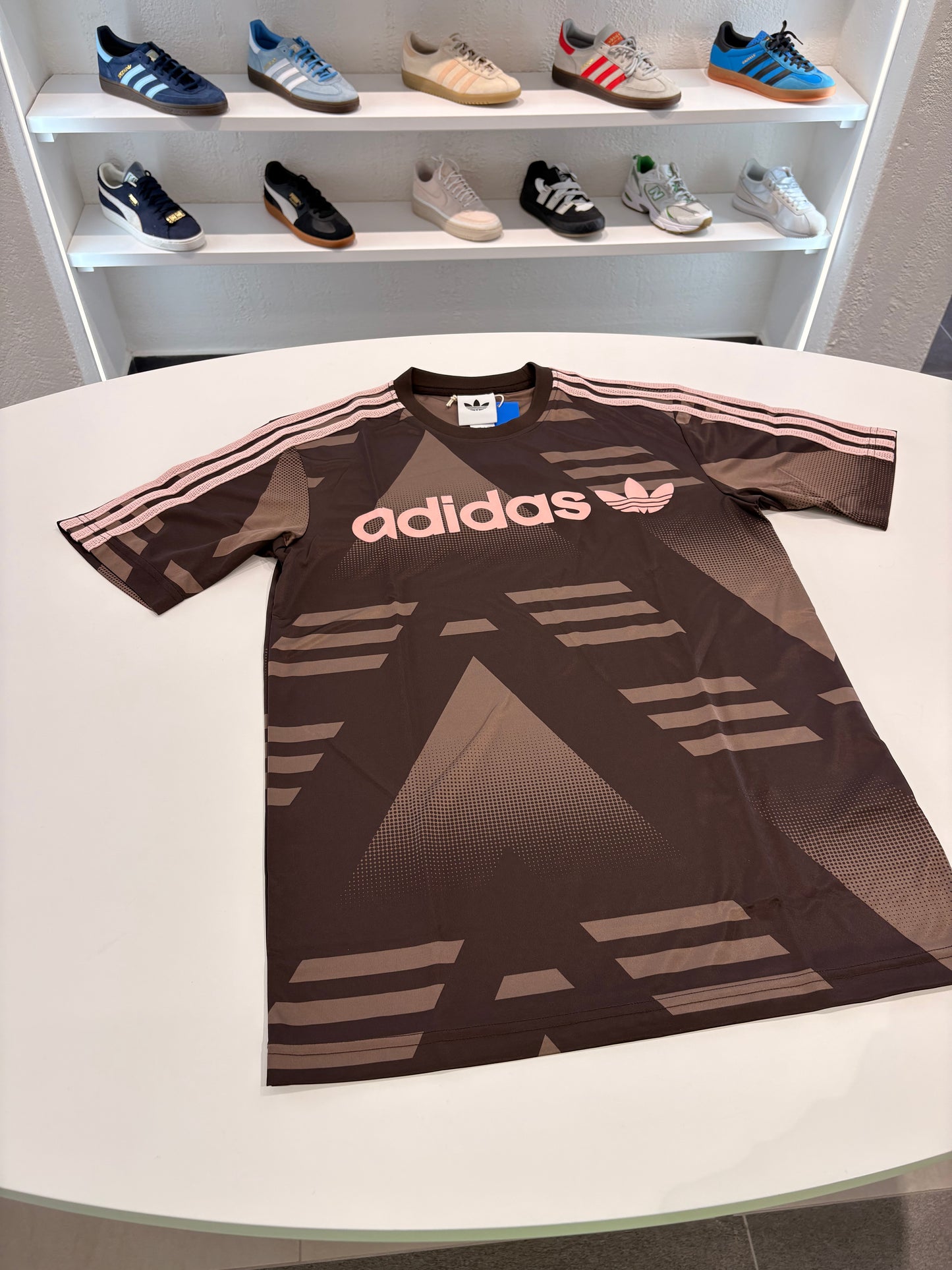 T-shirt Adidas brown pink