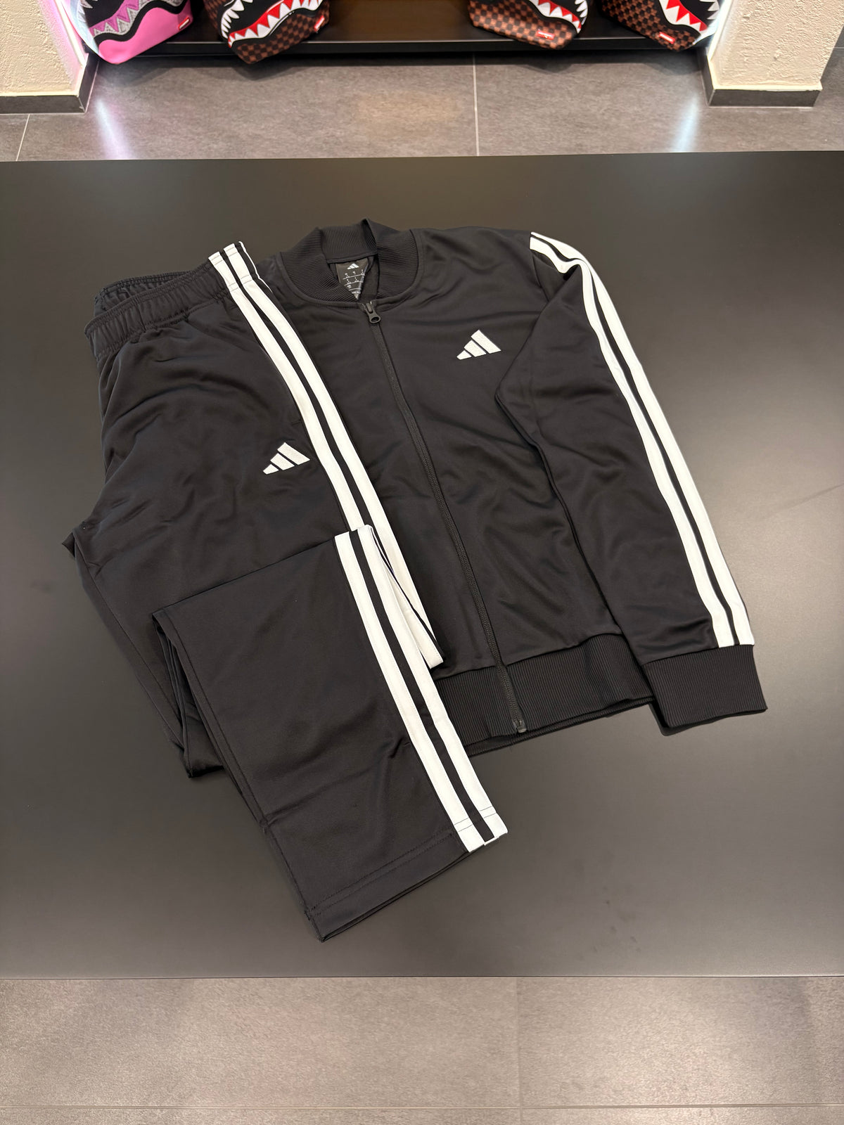 Tuta essential Adidas total black donna