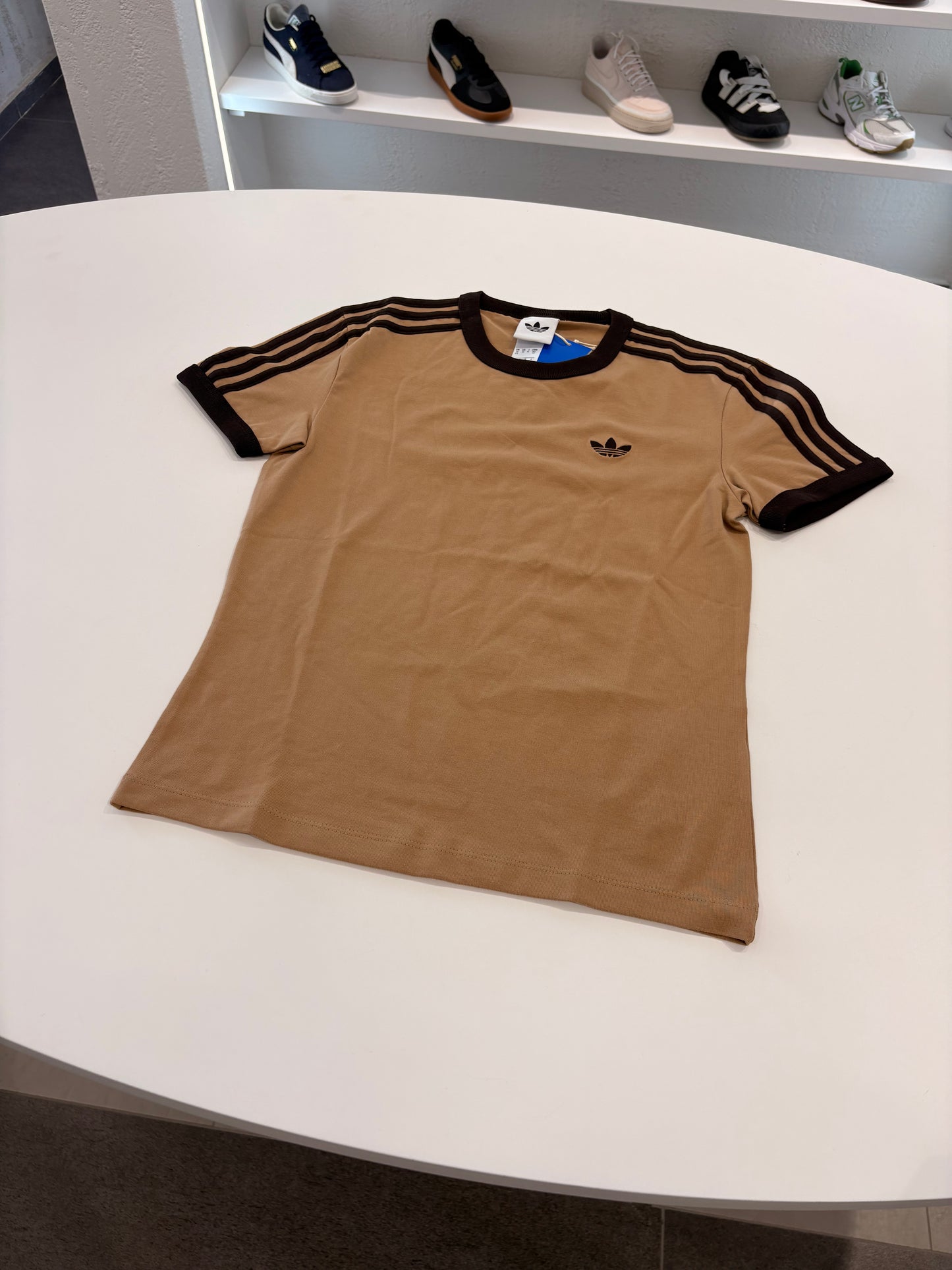 T-shirt Adidas slim fit nocciola