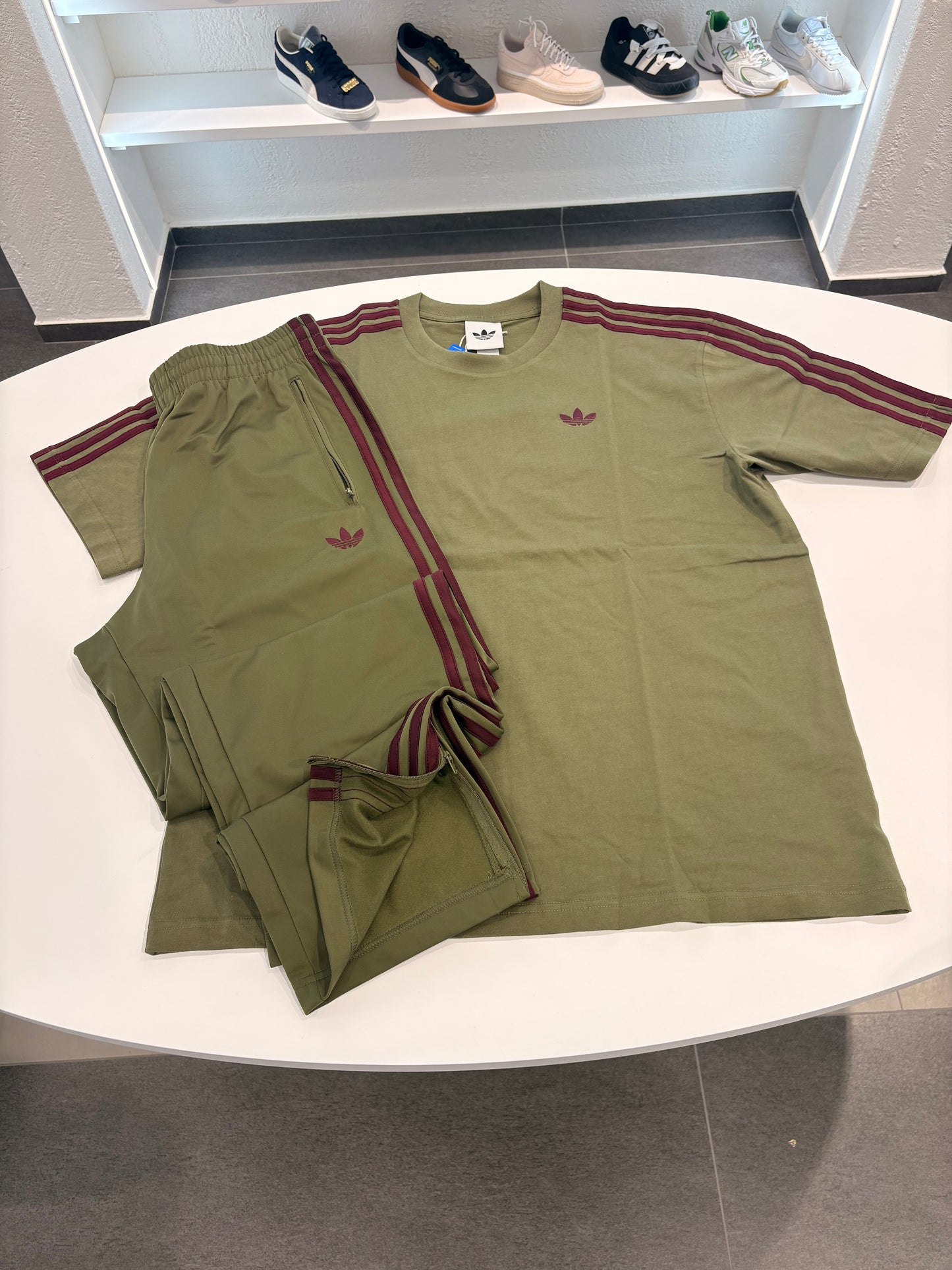 Coordinato Adidas olive/bordeaux