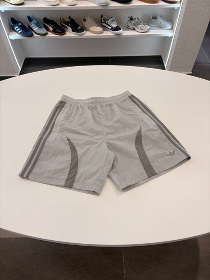 Shorts adidas grigio cromato