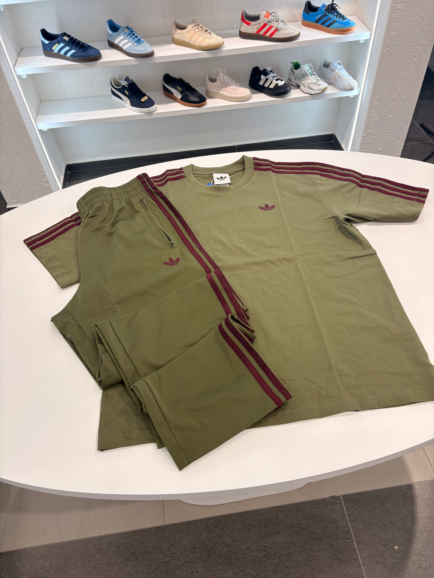 Coordinato Adidas olive/bordeaux