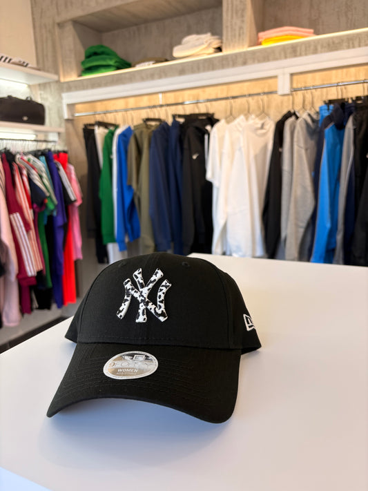 Cappello New Era logo zebrato