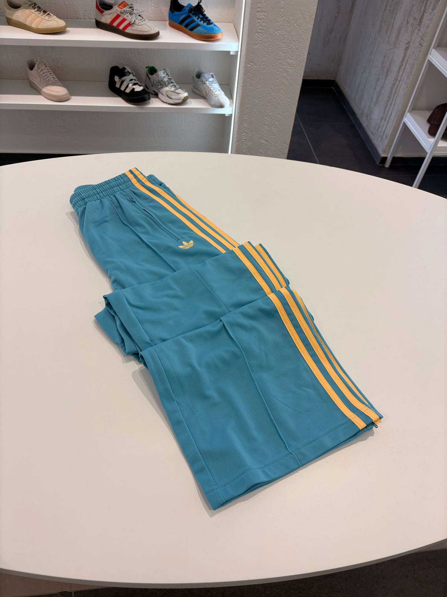 Pant Adidas fb loose azzurro e giallo