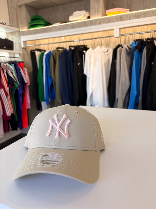 Cappello New Era logo rosa