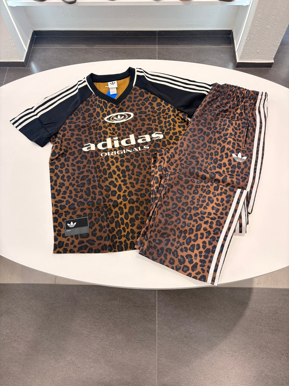 Coordinato adidas Leopard spalla 3lines black