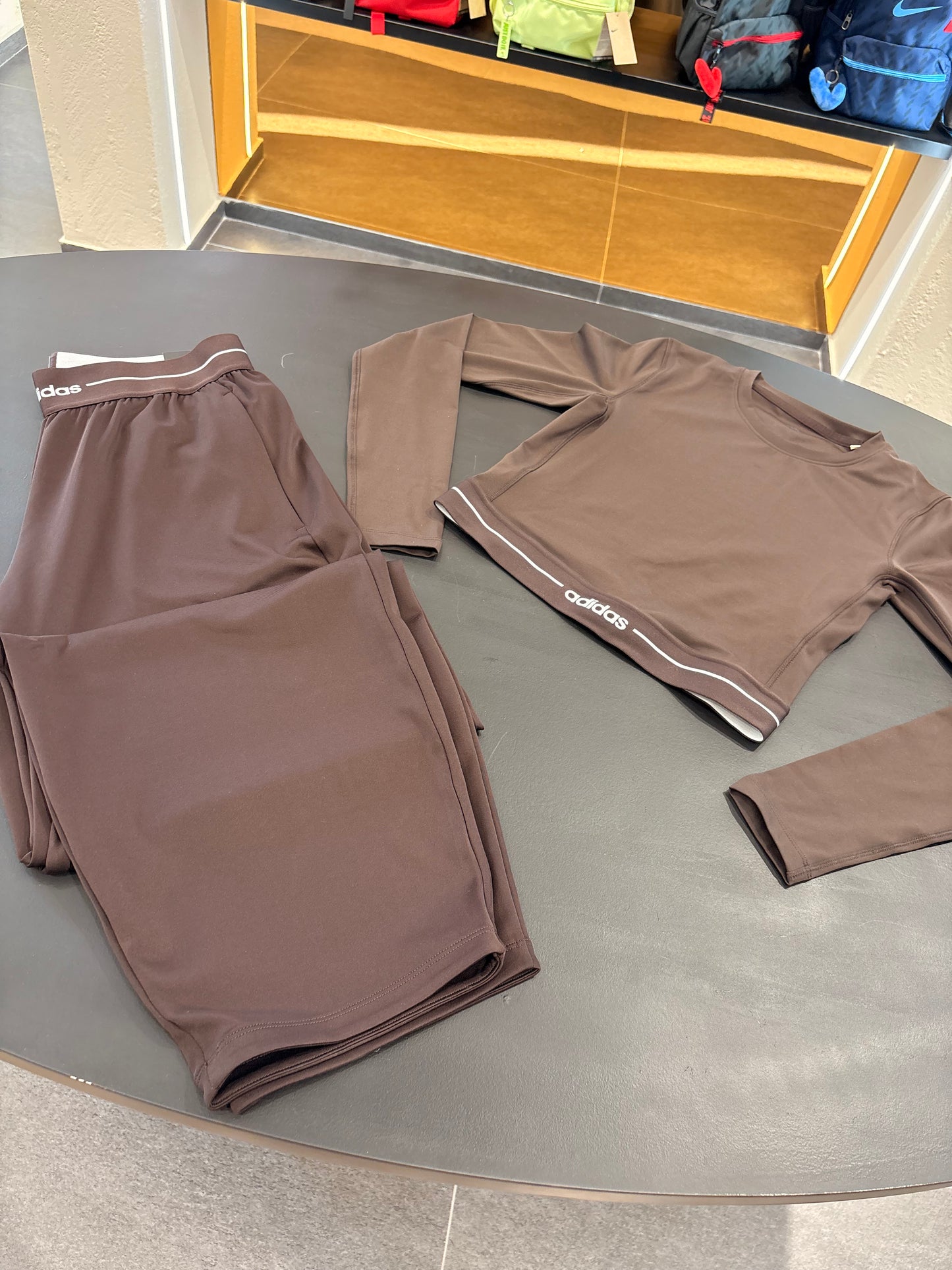 Coordinato Adidas hyperglam cropped long sleeve brown