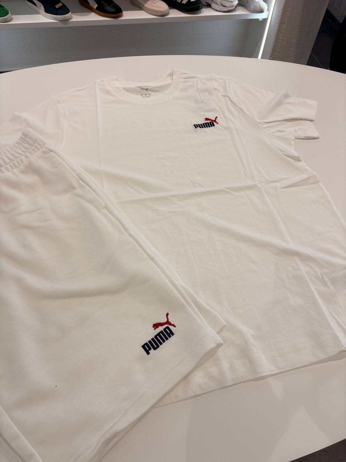 Completino Puma small logo