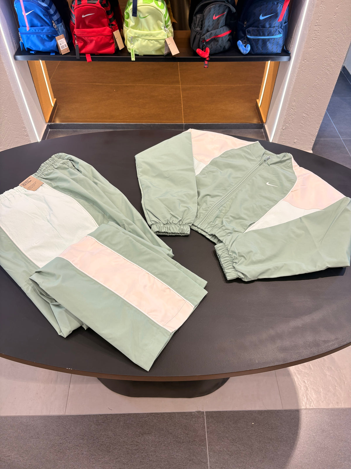 Tuta Nike shrunken oversize verde
