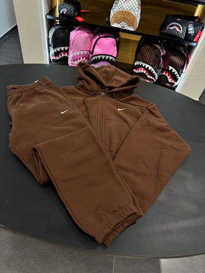 Tuta Nike oversize x zip marrone