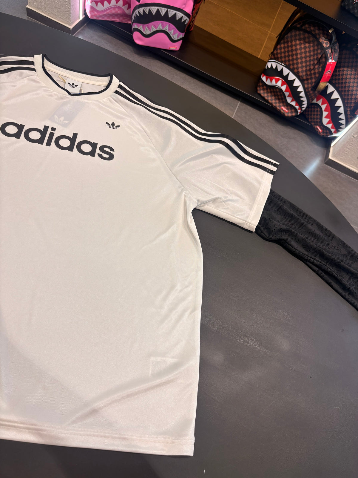 T-shirt Adidas manica merletto