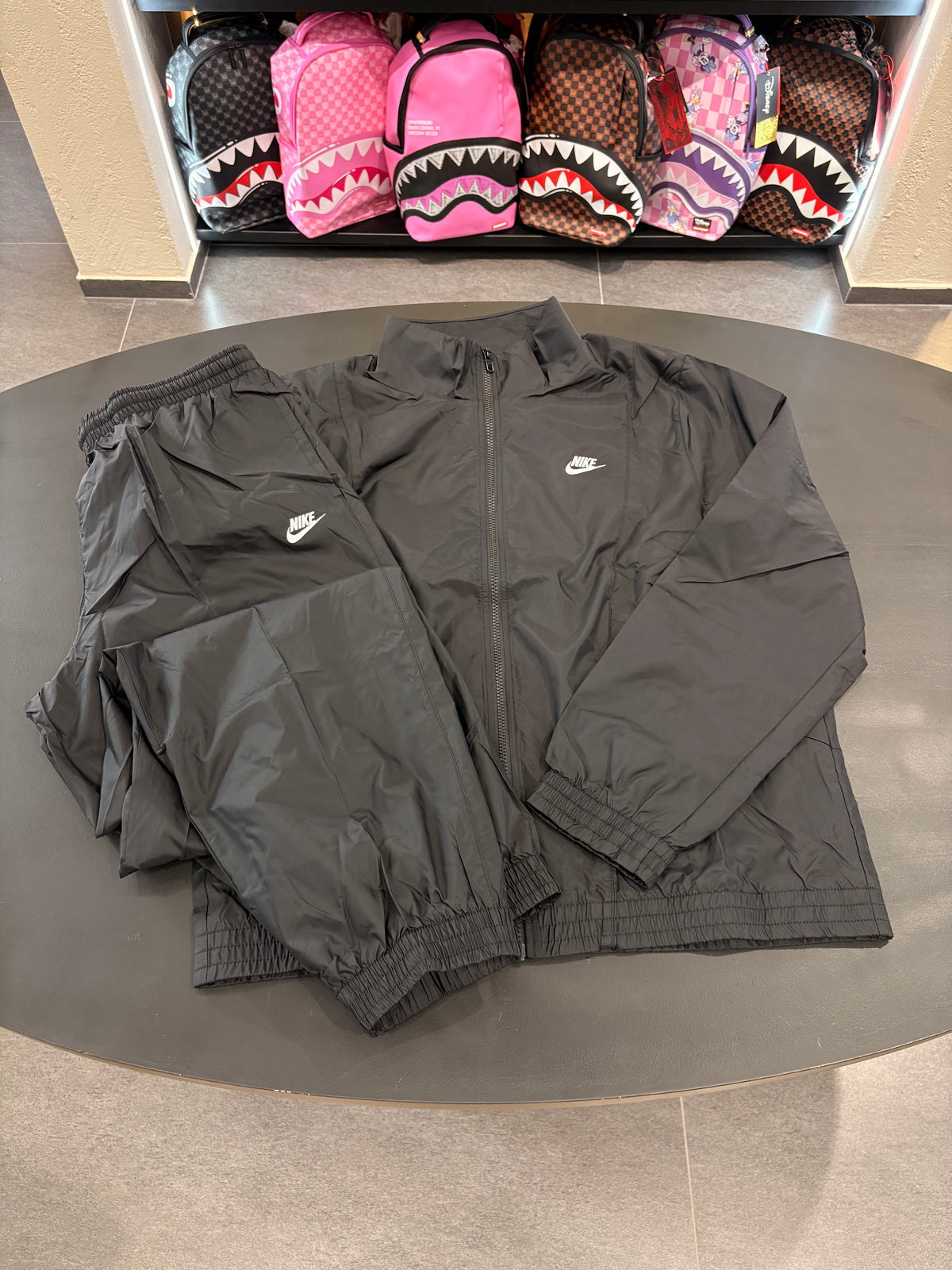 Tuta Nike antivento nera