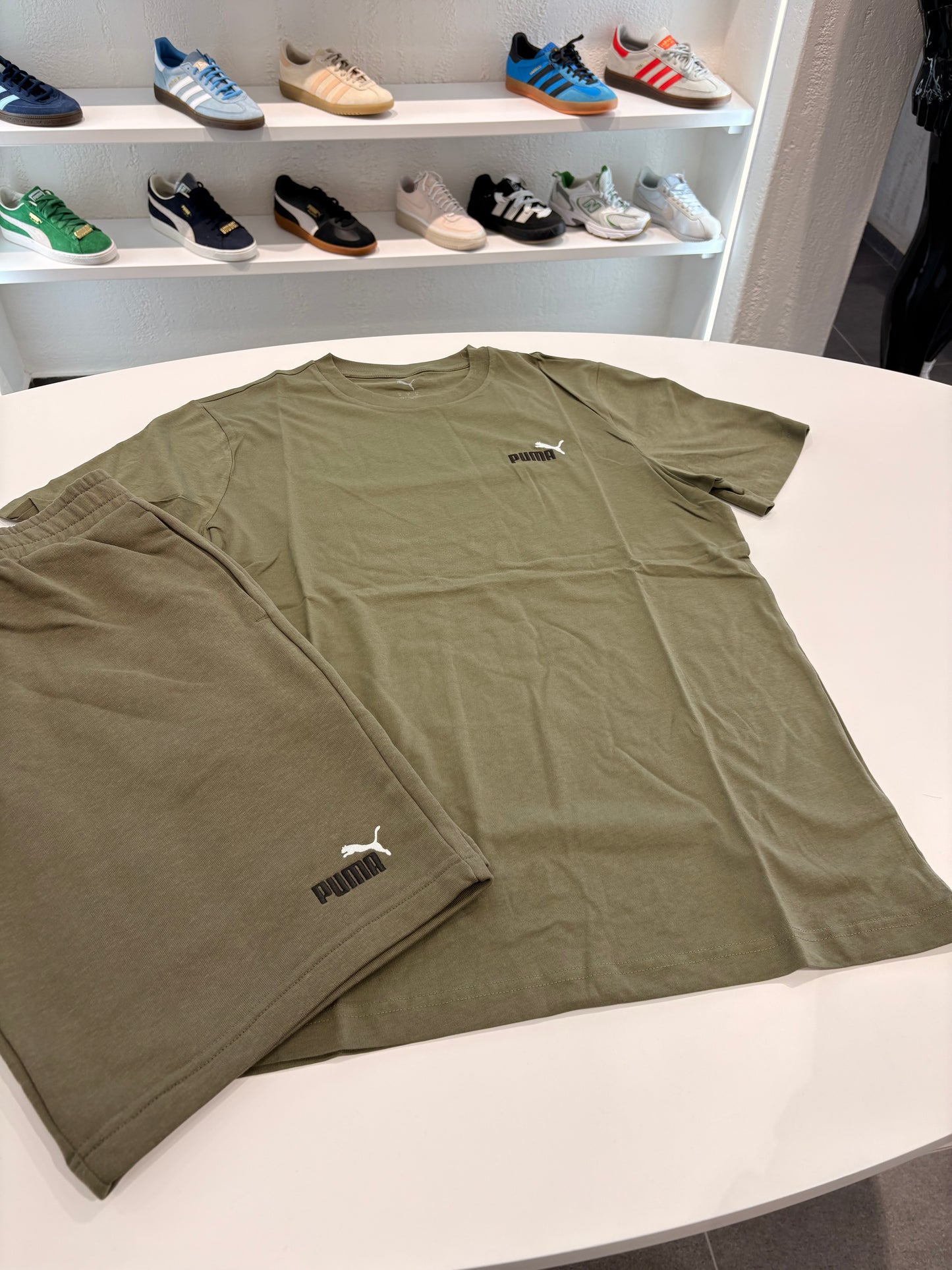 Completino Puma small logo ess 2