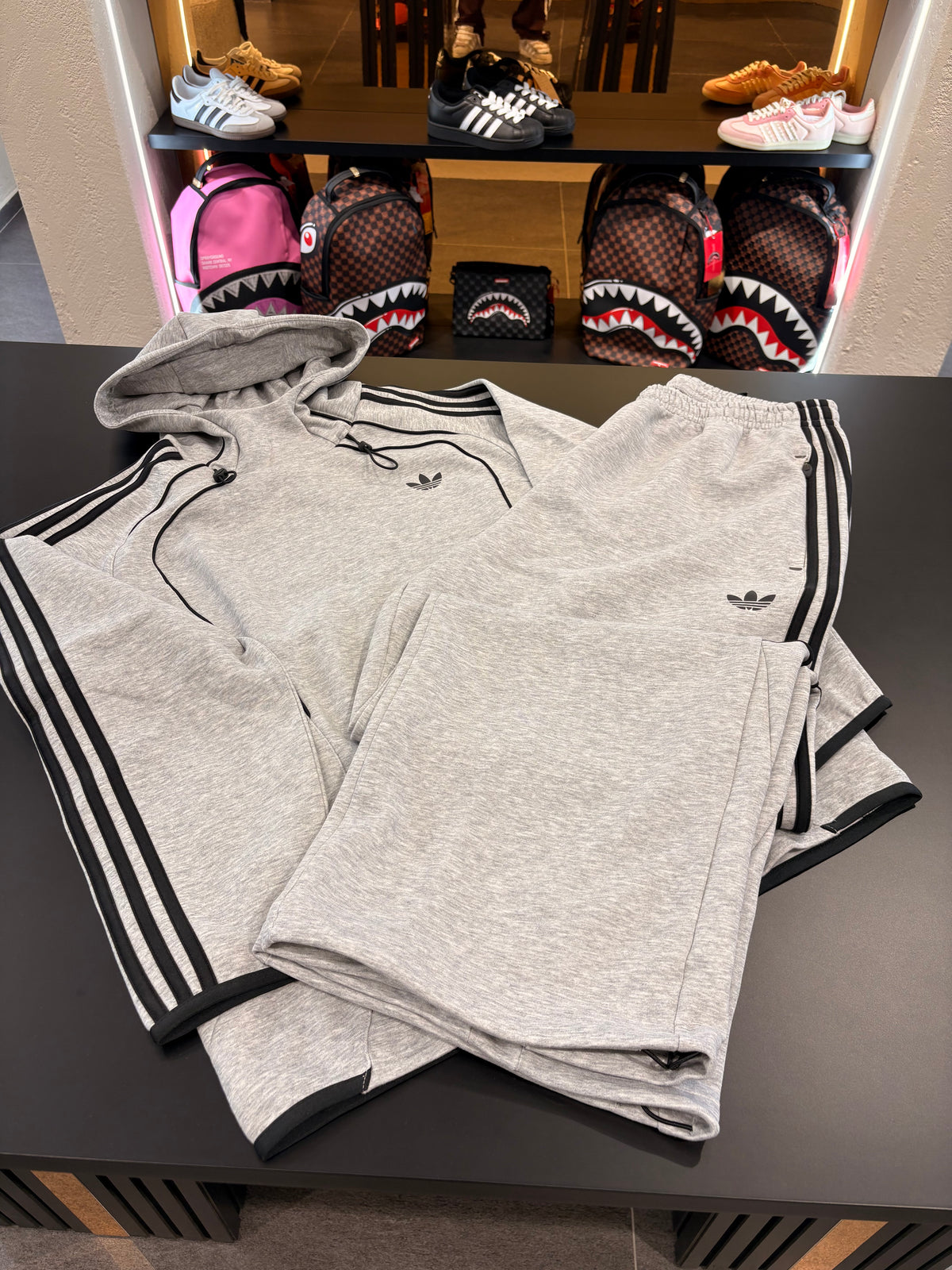 Tuta Adidas uomo grigia logo retroriflettente