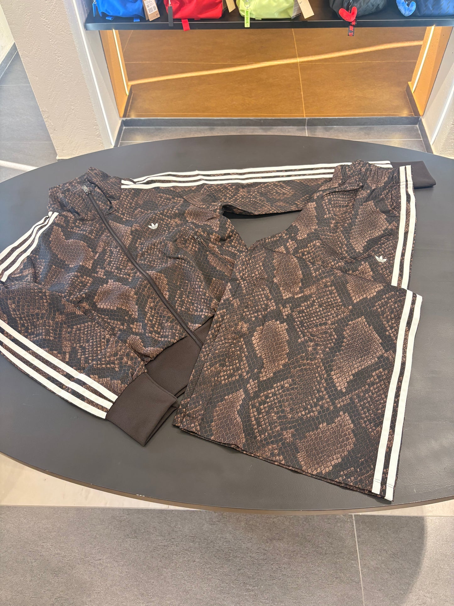 Tuta Adidas pitonata brown