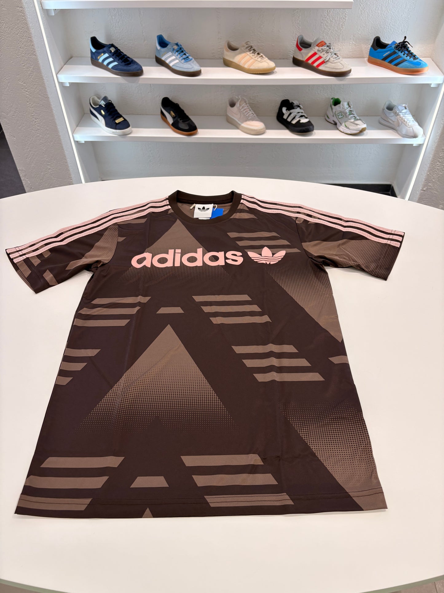 T-shirt Adidas brown pink