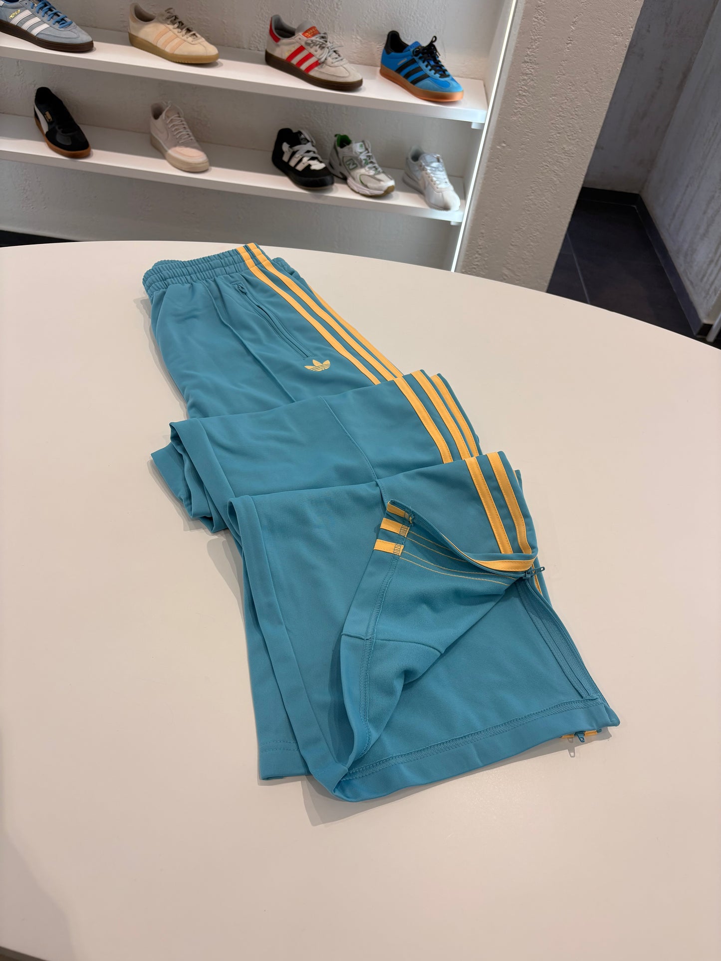 Pant Adidas fb loose azzurro e giallo