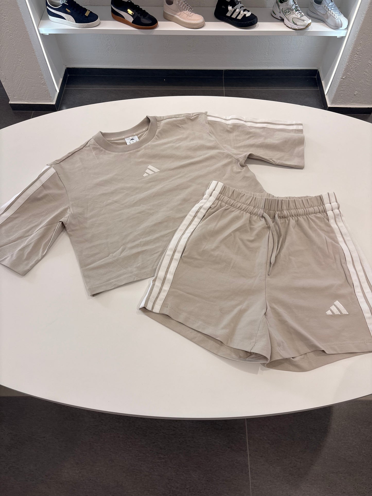 Coordinato beige Adidas crop