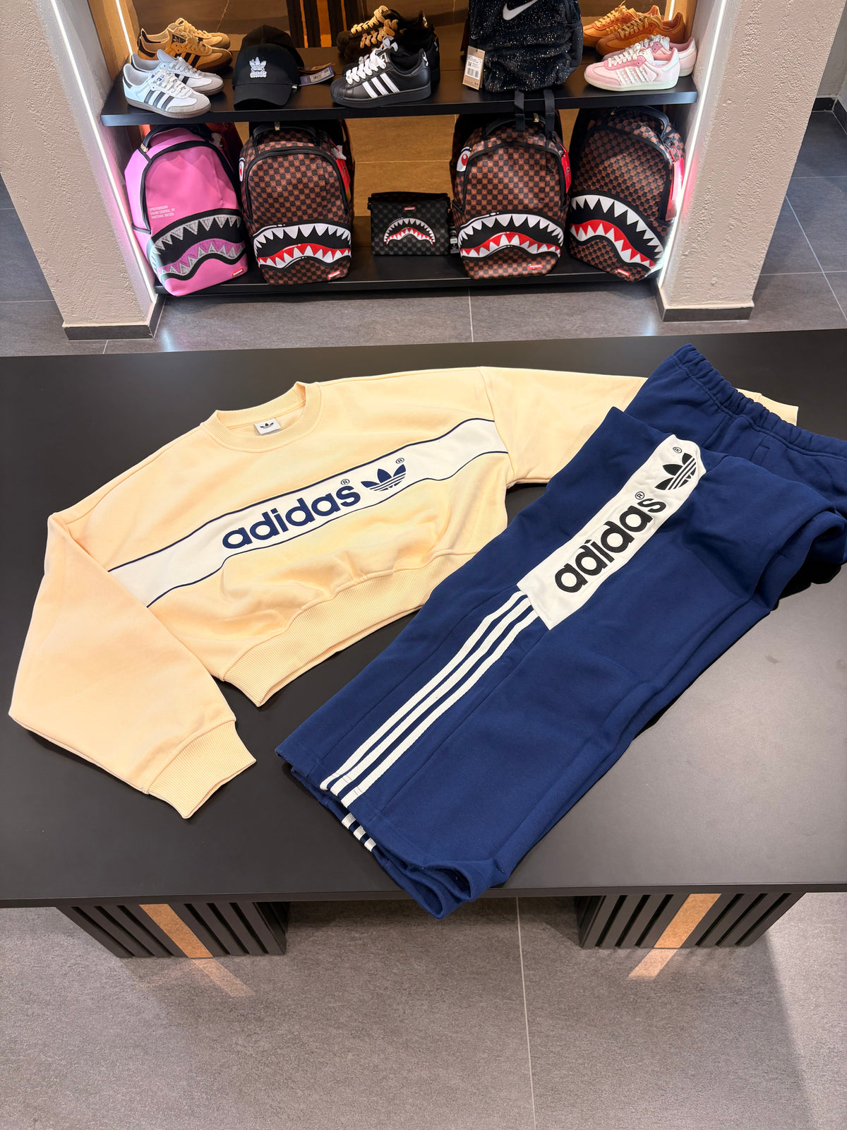 Tuta Adidas crop adiSignature fondo largo donna