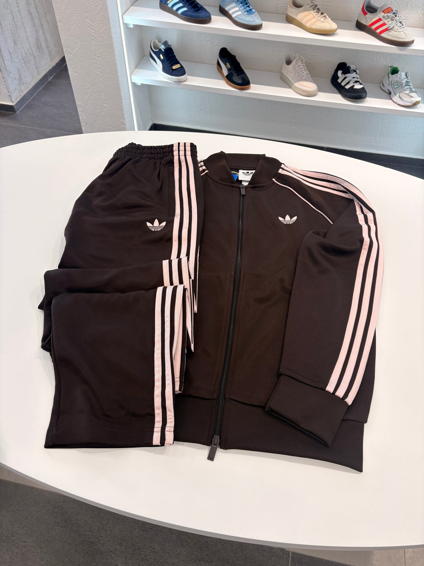 Tuta Adidas ORIGINALS brown/pink
