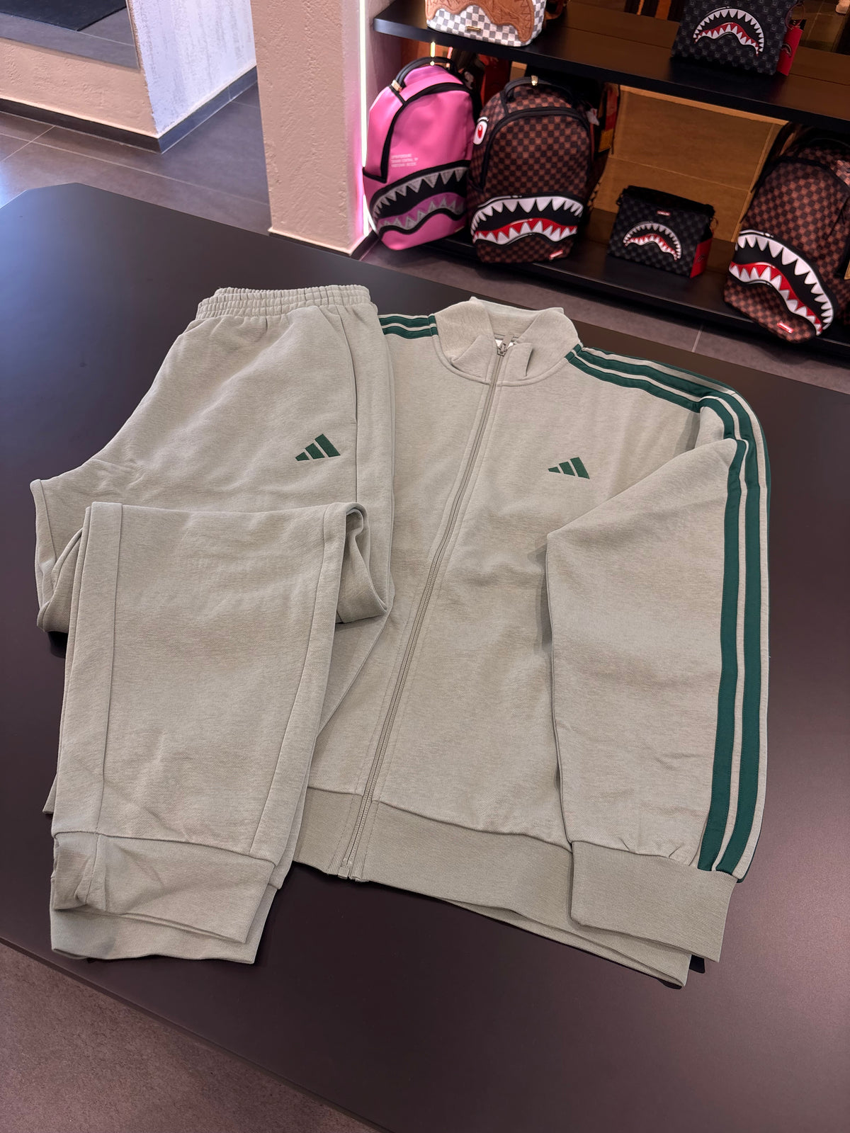 Tuta Adidas felpata verde menta