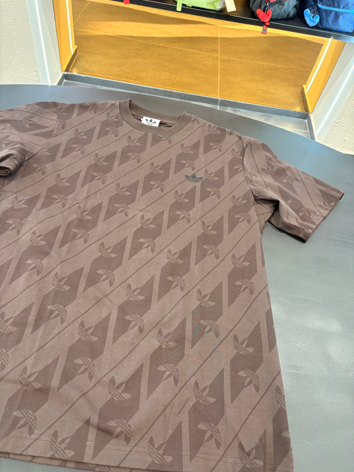 T-shirt brown Adidas monogram
