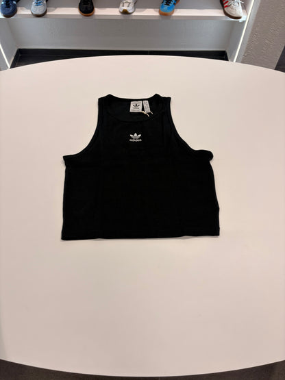 Top Adidas essentials black