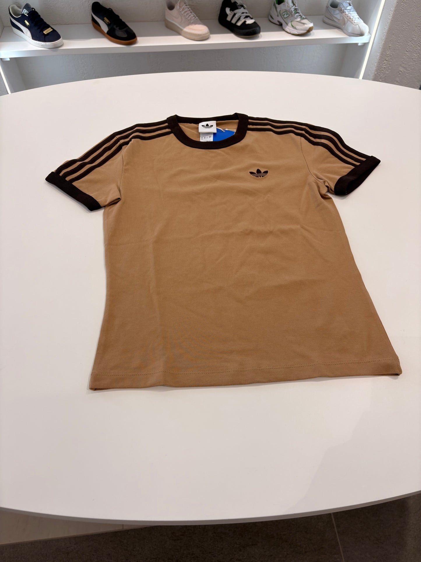 T-shirt Adidas slim fit nocciola
