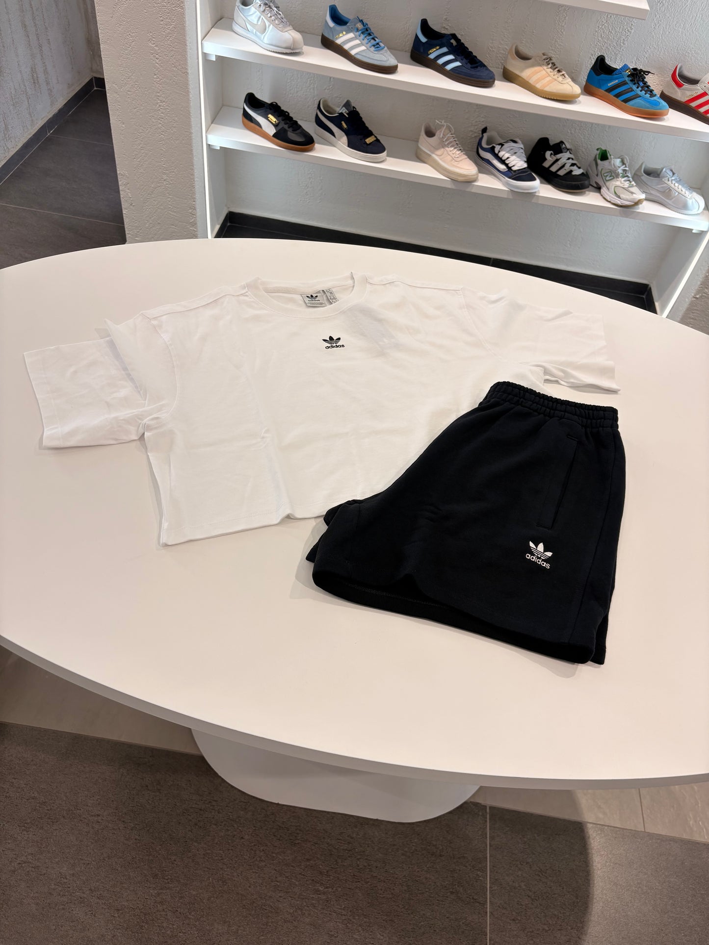 Coordinato Adidas crop essentials
