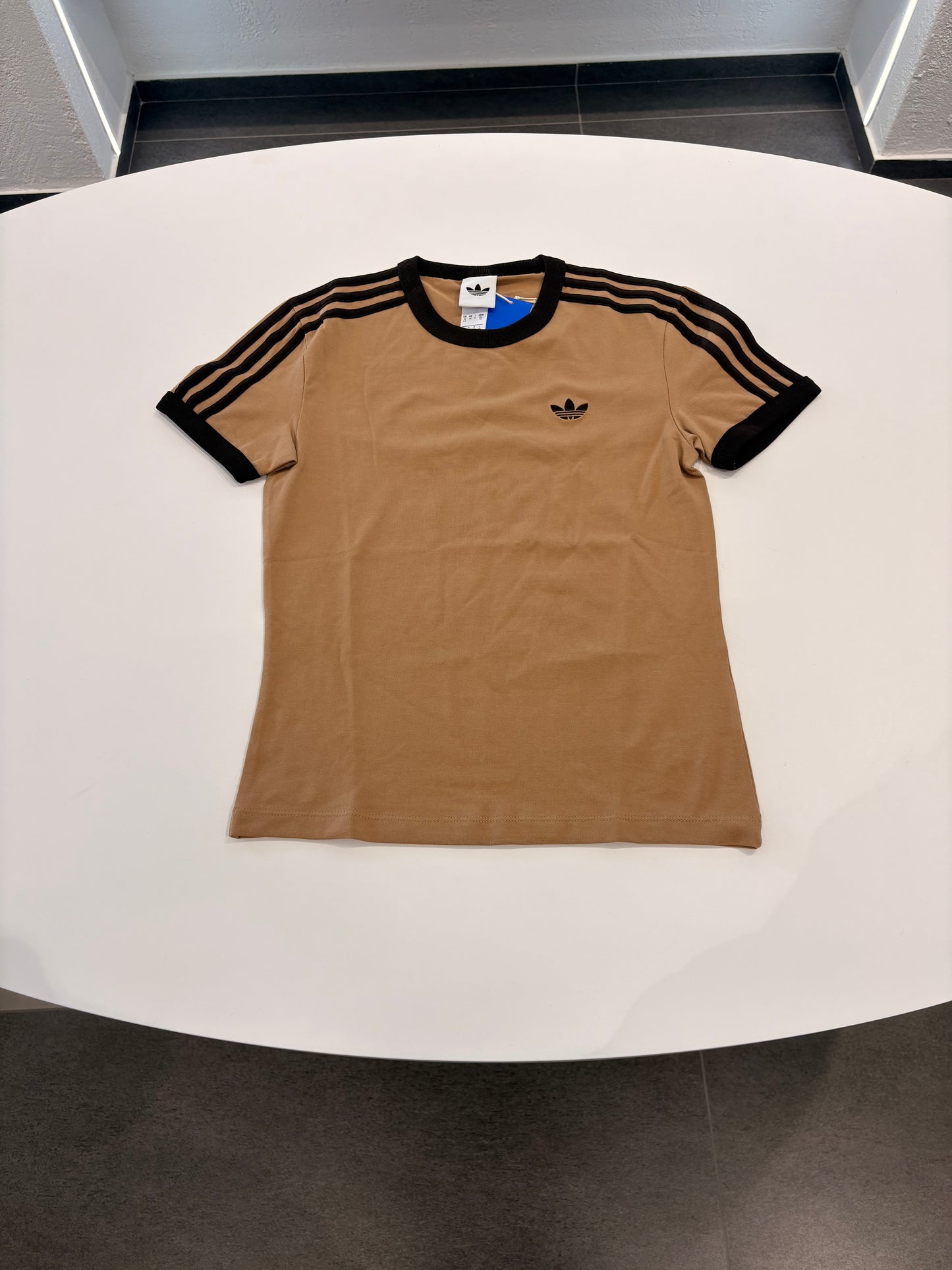 T-shirt Adidas slim fit nocciola