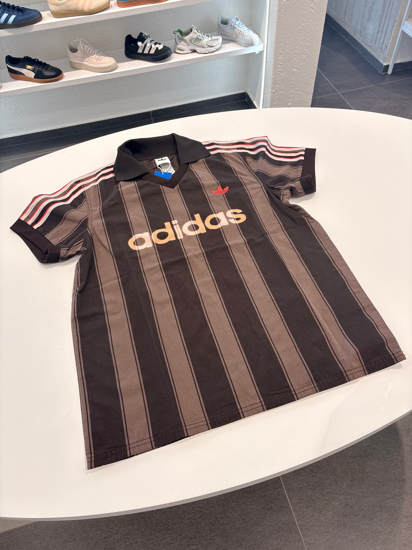 T-shirt Adidas coffee 3 stripes red white