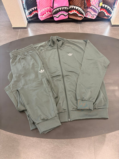 Tuta Adidas ess trefoil tech verde