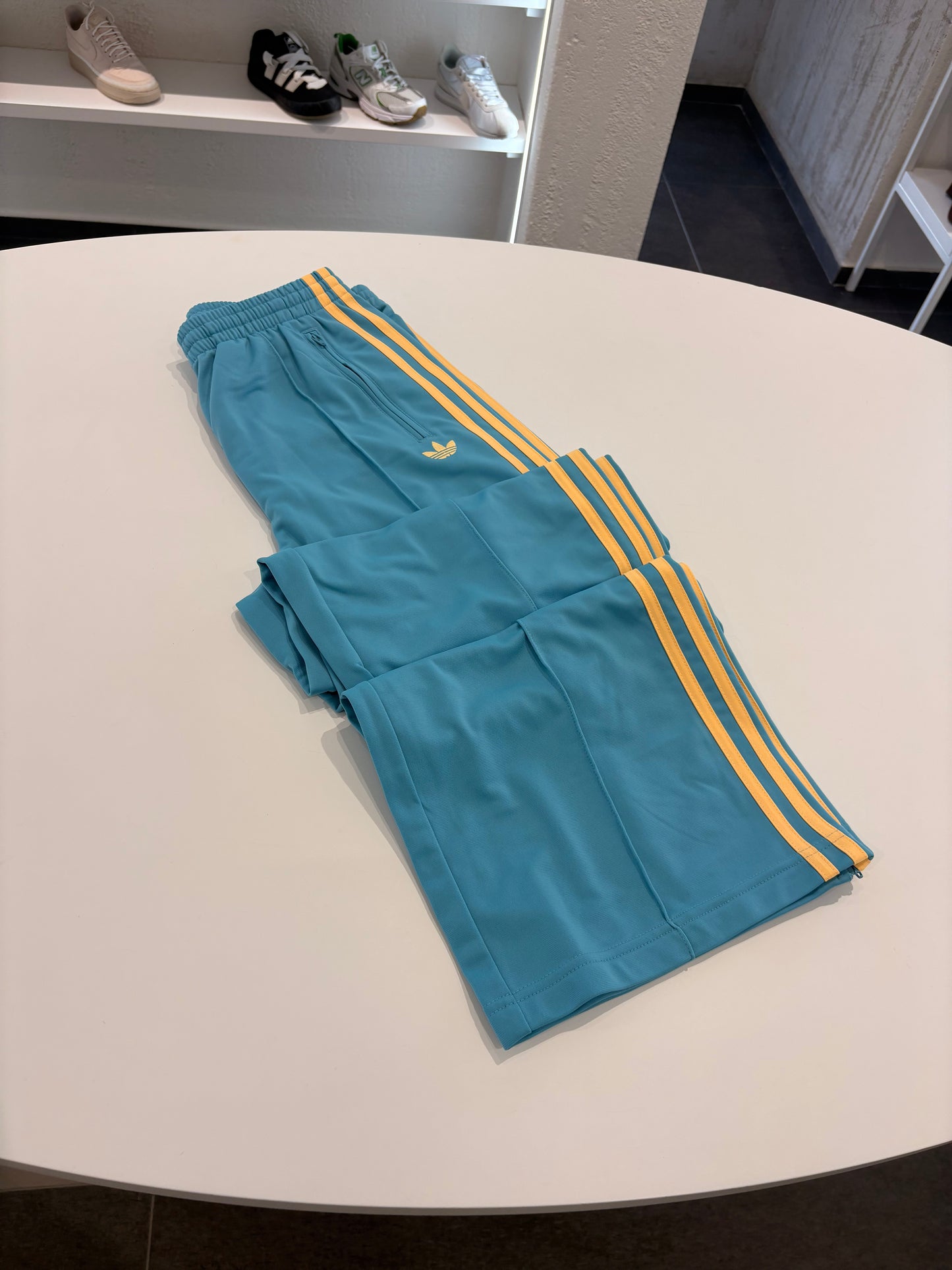 Pant Adidas fb loose azzurro e giallo