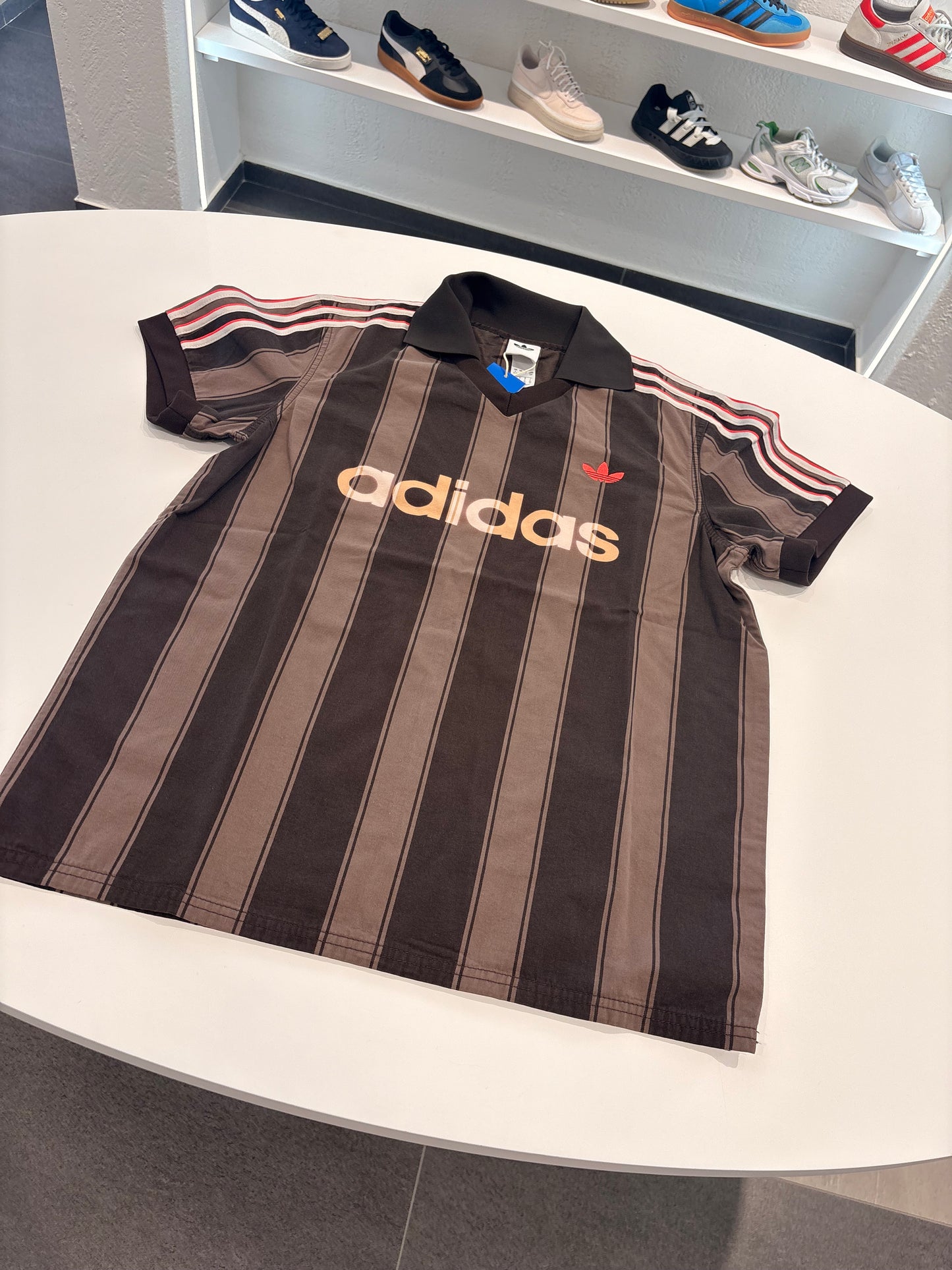 T-shirt Adidas coffee 3 stripes red white