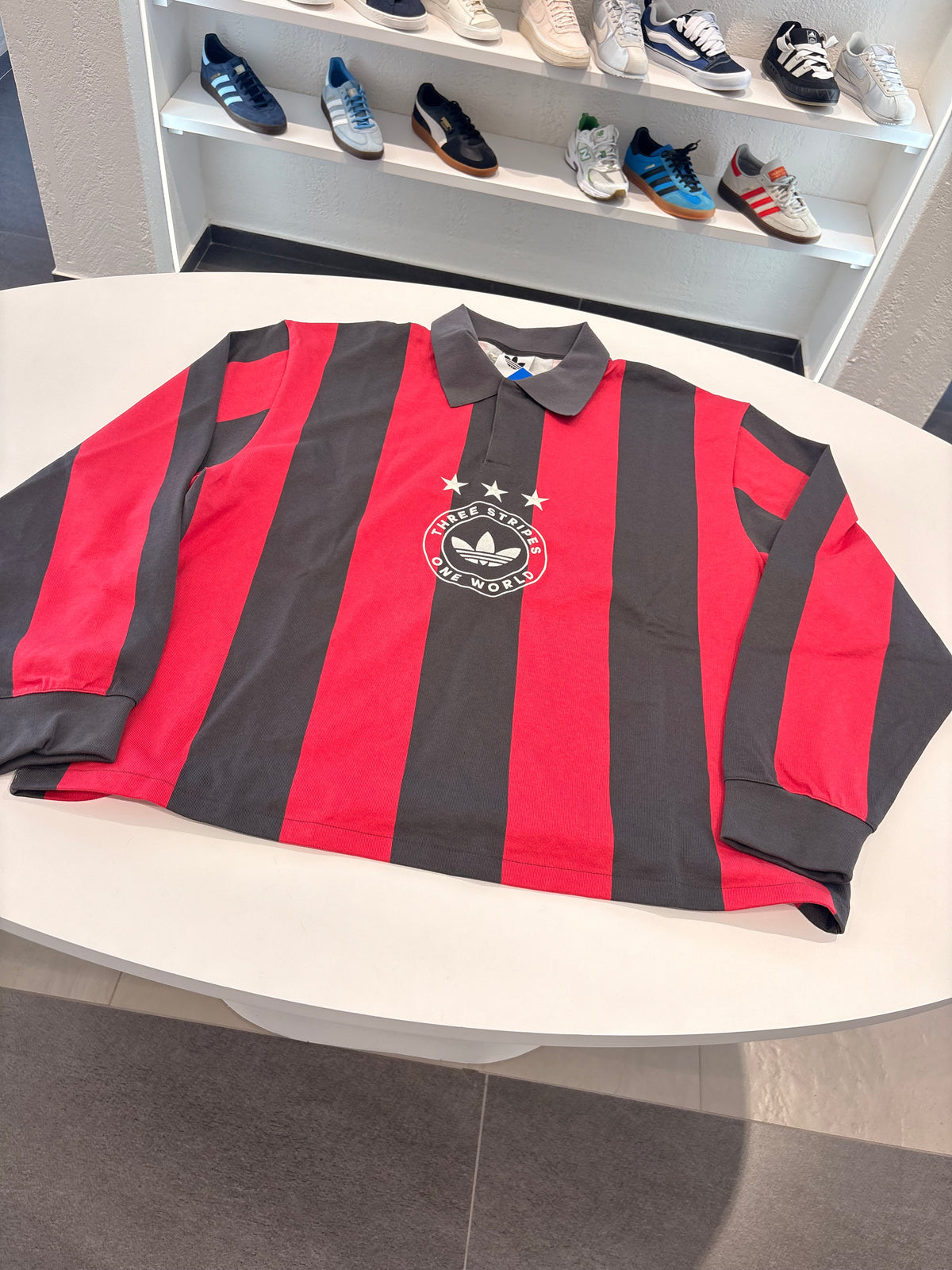 Polo Adidas a righe slavate nero