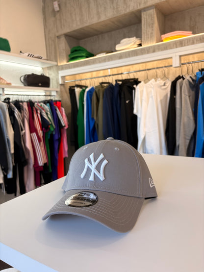 Cappello New Era grigio