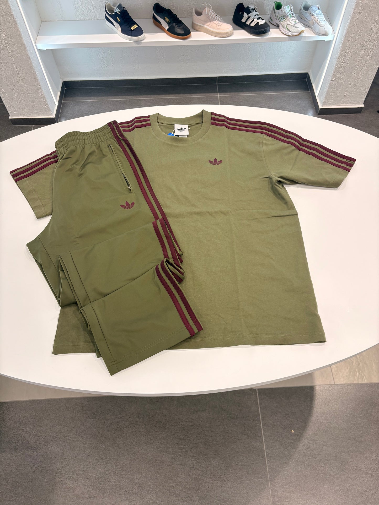 Coordinato Adidas olive/bordeaux
