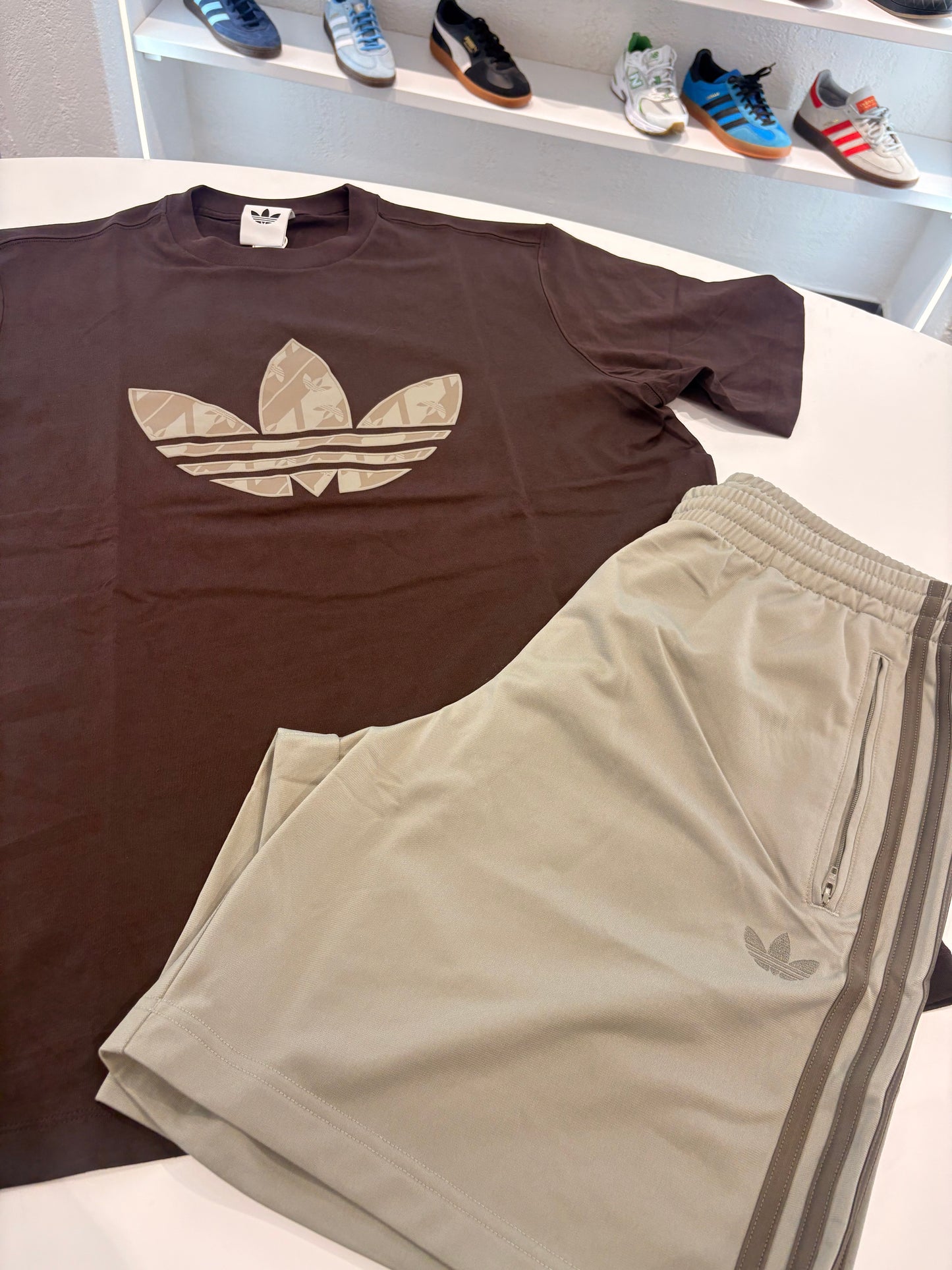 Coordinato Adidas brown logo monogramm