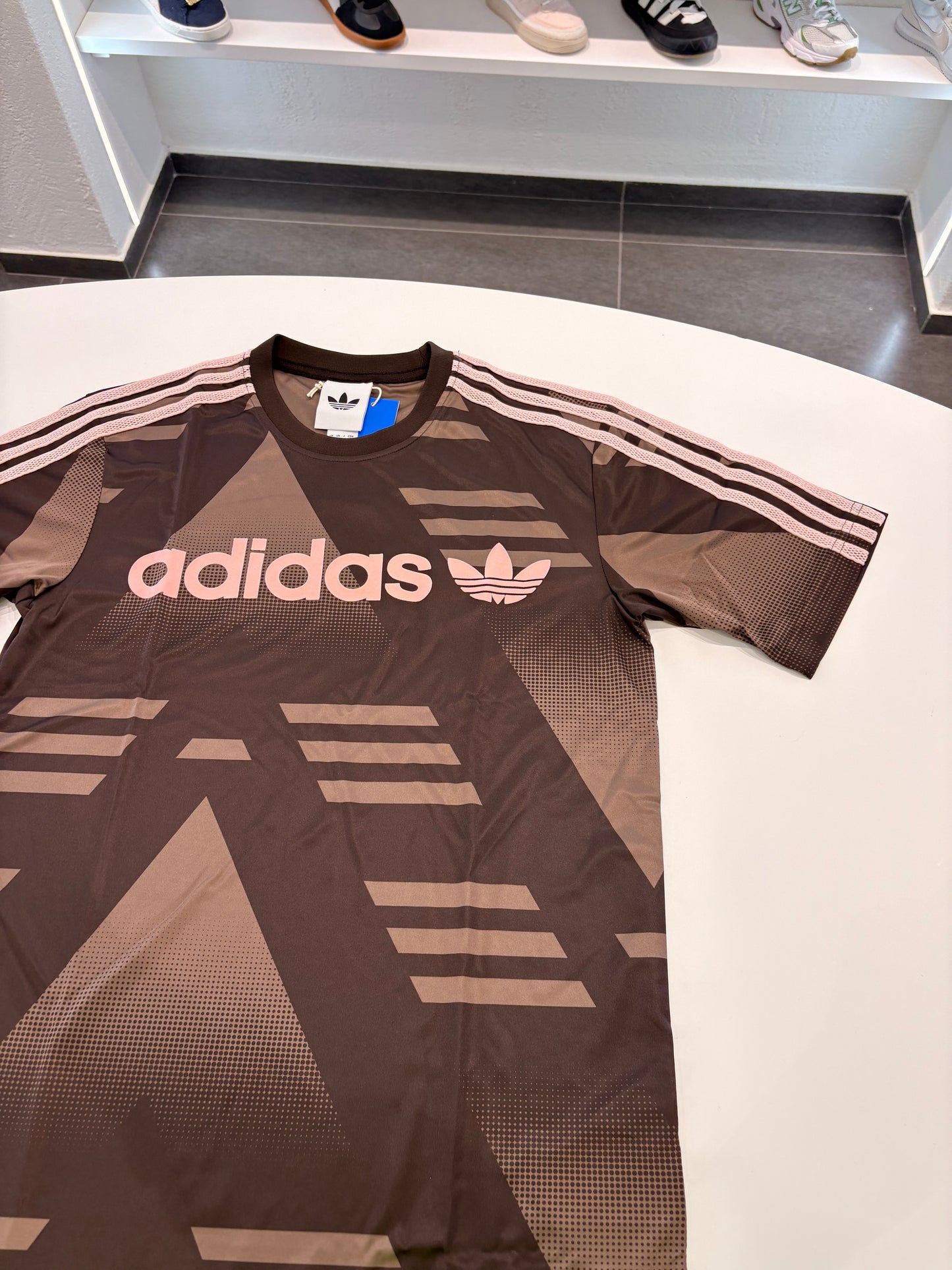 T-shirt Adidas brown pink