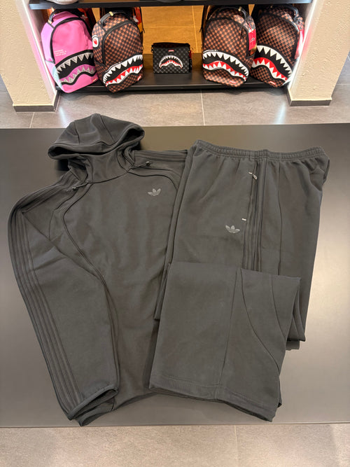 Tuta Adidas uomo total black logo retroriflettente