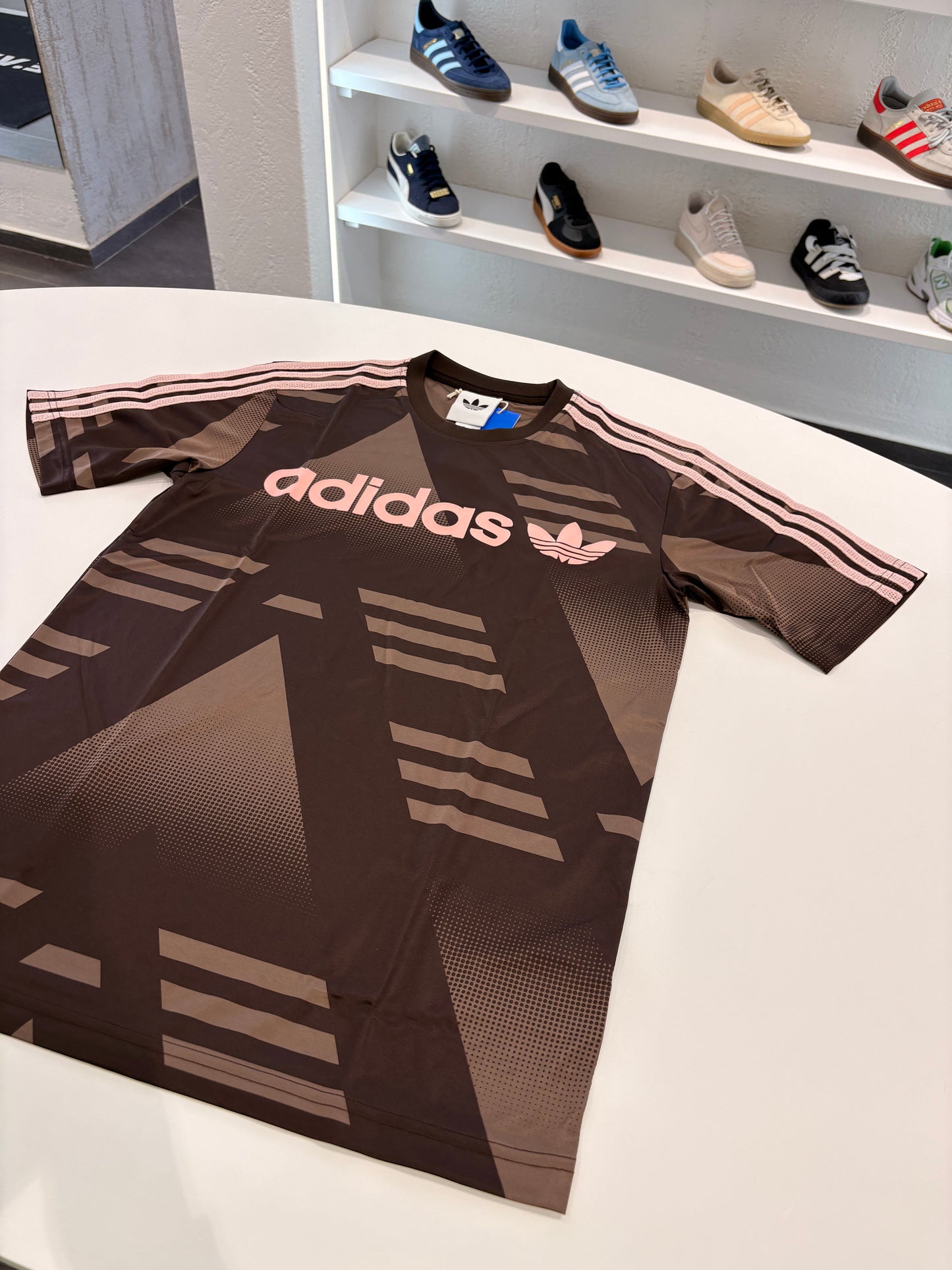 T-shirt Adidas brown pink