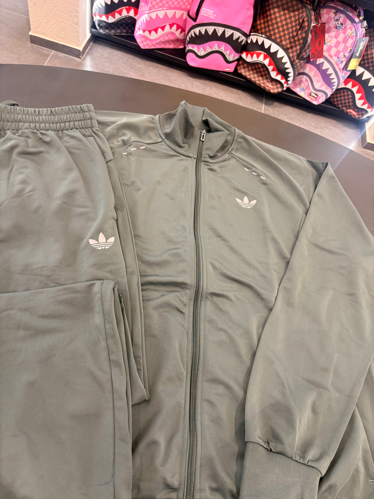 Tuta Adidas ess trefoil tech verde