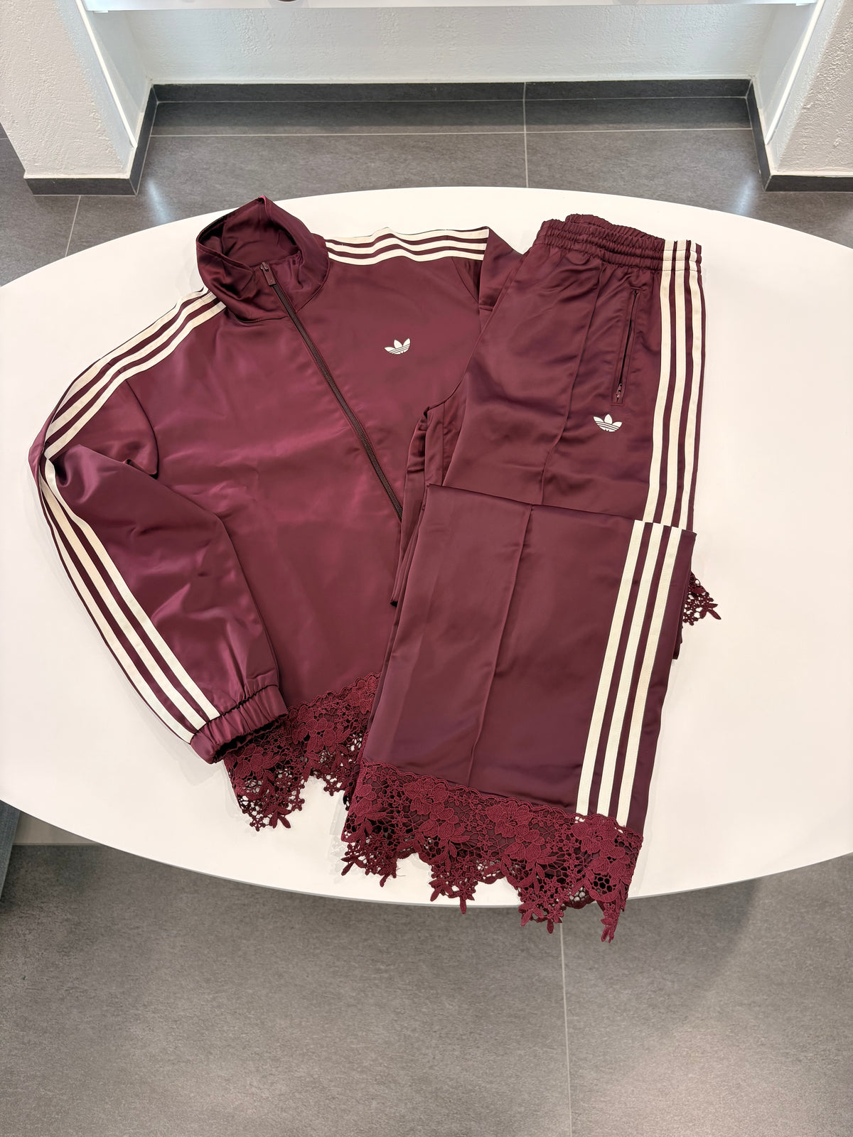 Tuta Adidas merletto SS2026/2027 Bordeaux