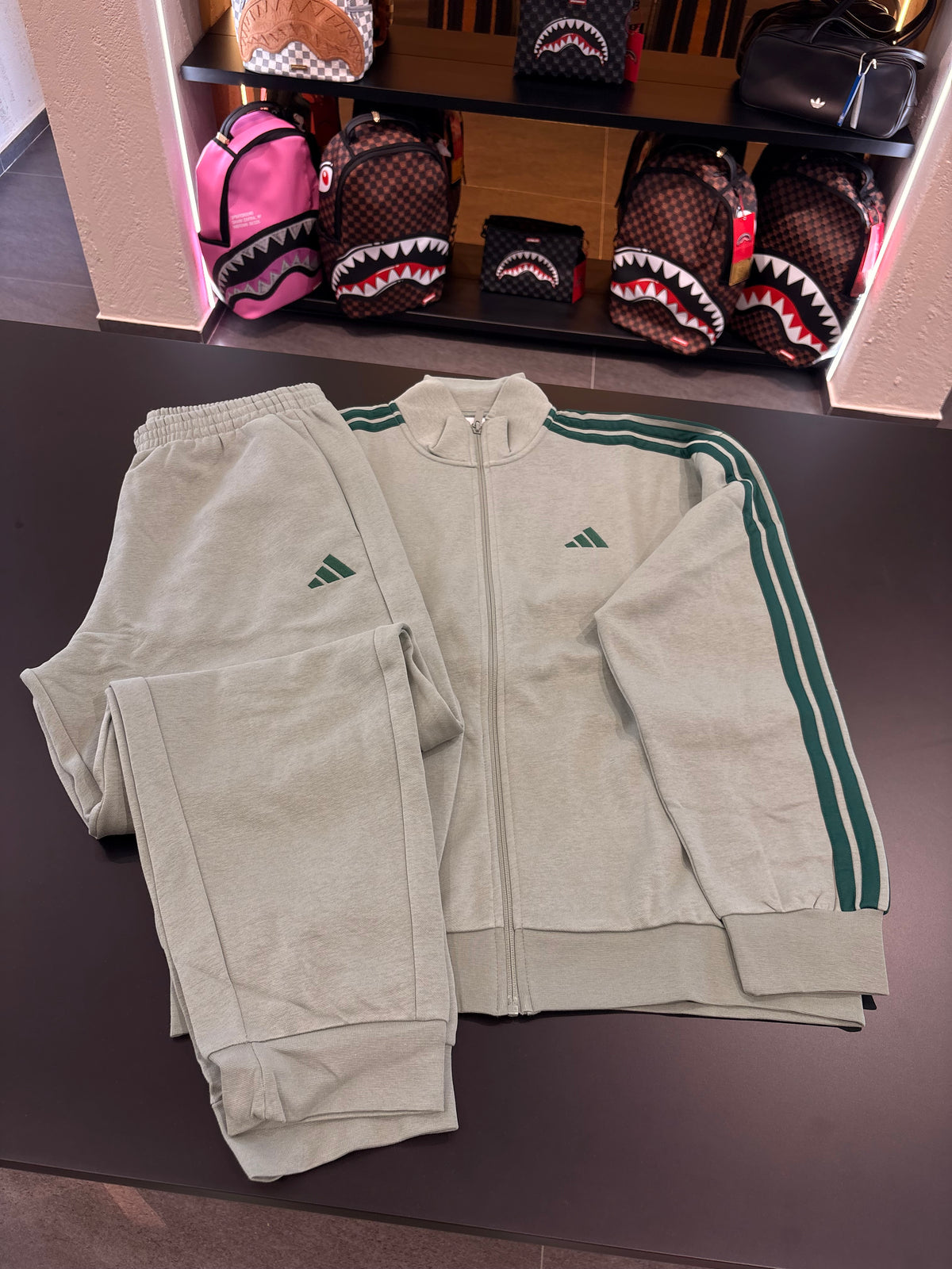 Tuta Adidas felpata verde menta