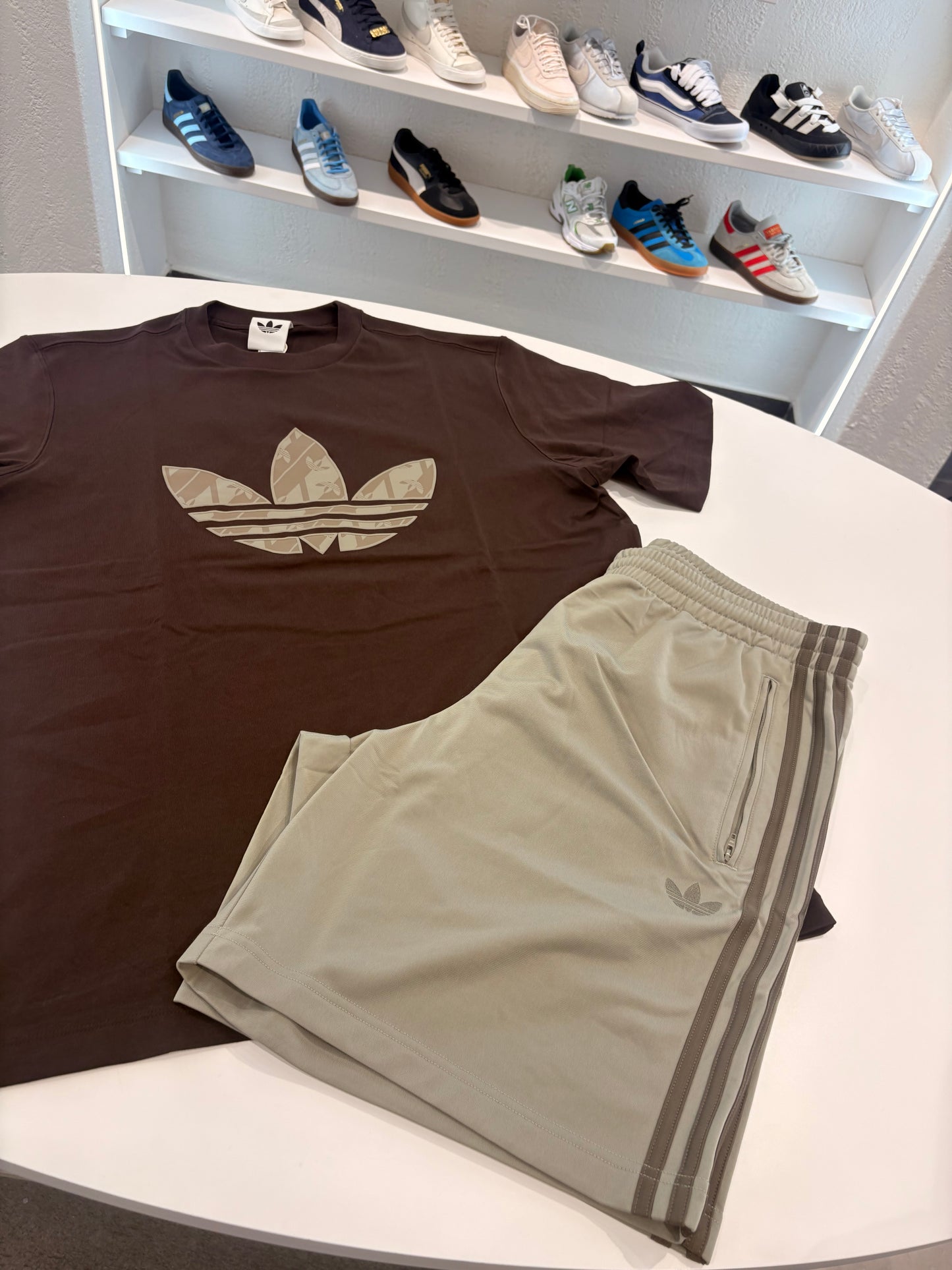 Coordinato Adidas brown logo monogramm