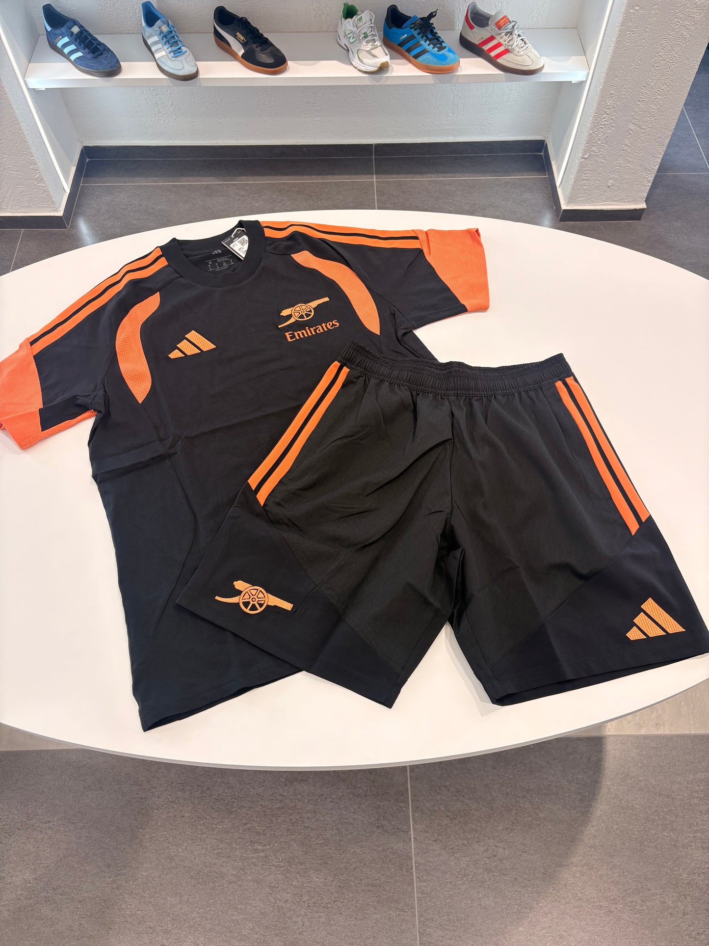 Completino Arsenal Adidas